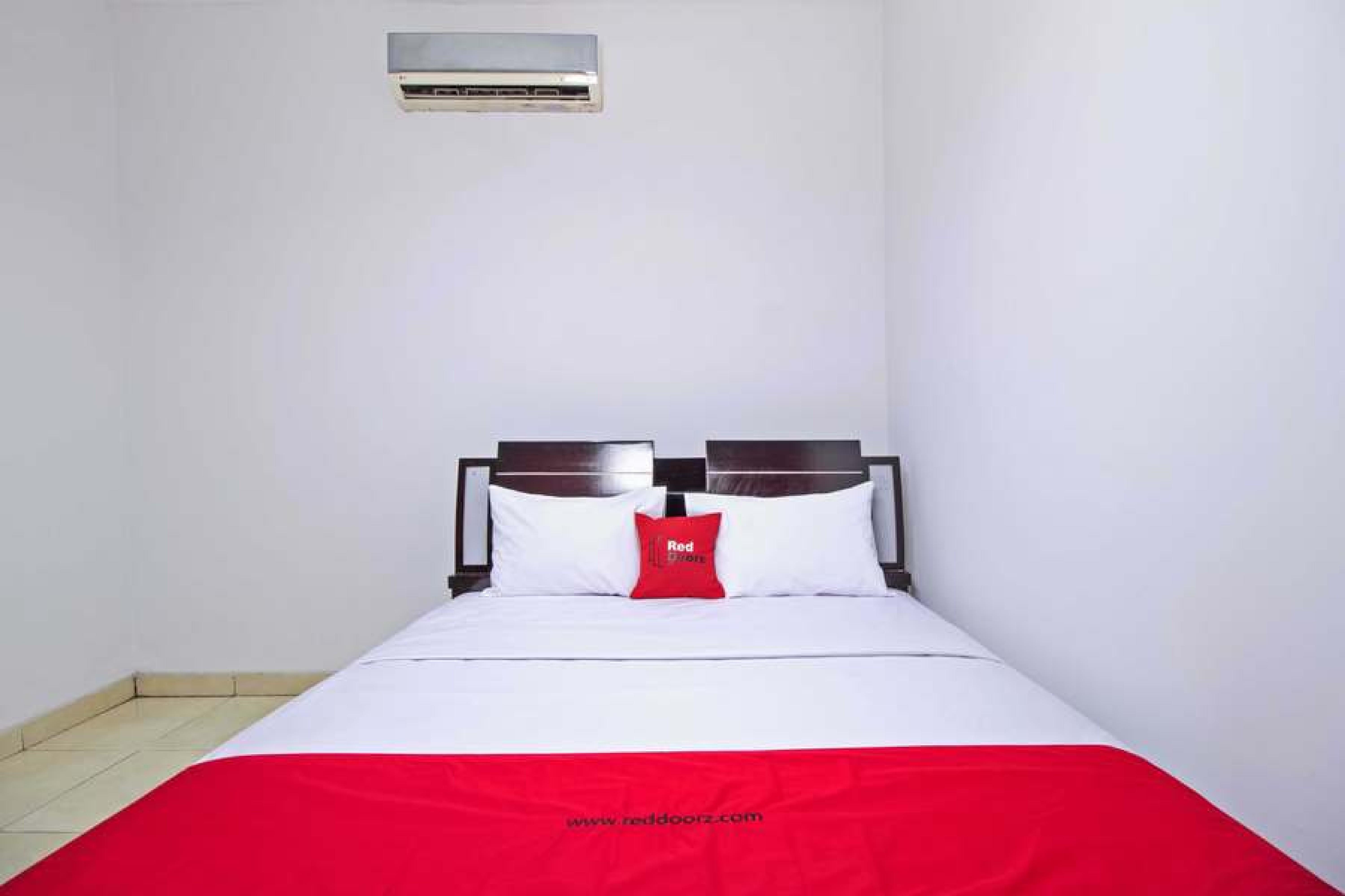 Готель Reddoorz @ Pangeran Antasari 2 Cilandak  Екстер'єр фото