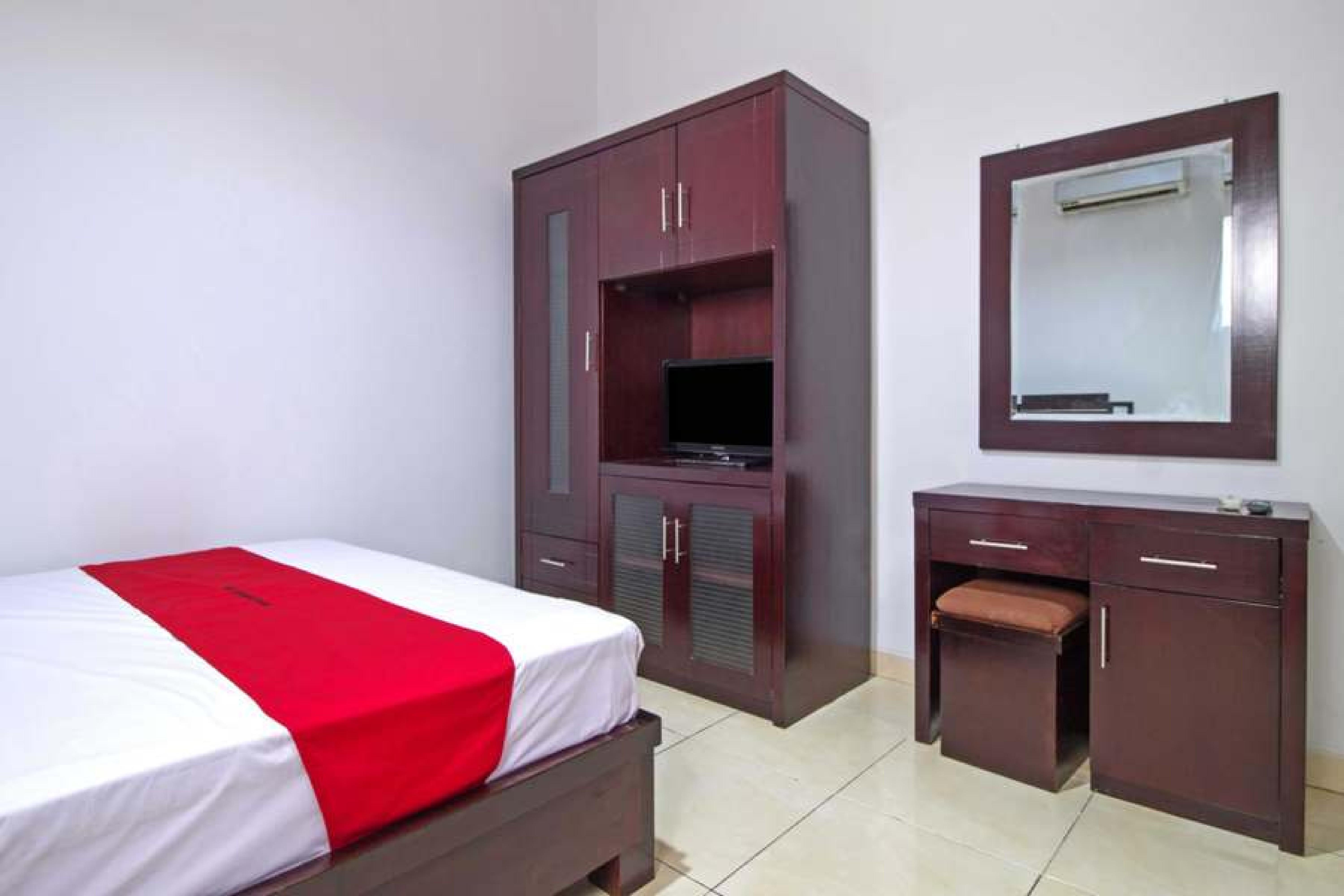 Готель Reddoorz @ Pangeran Antasari 2 Cilandak  Екстер'єр фото